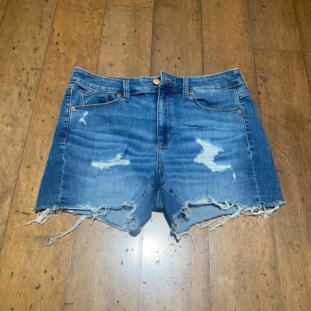 Universal Thread blue denim high rise midi shorts Size: 8